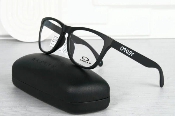 Oakley 0OX8137A