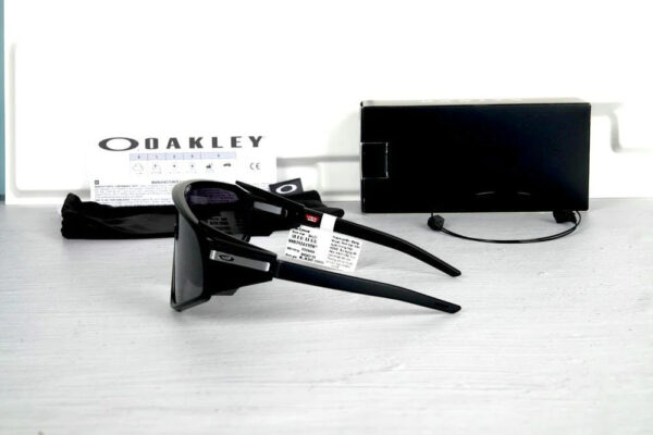 Kính Mát Thể Thao Oakley
